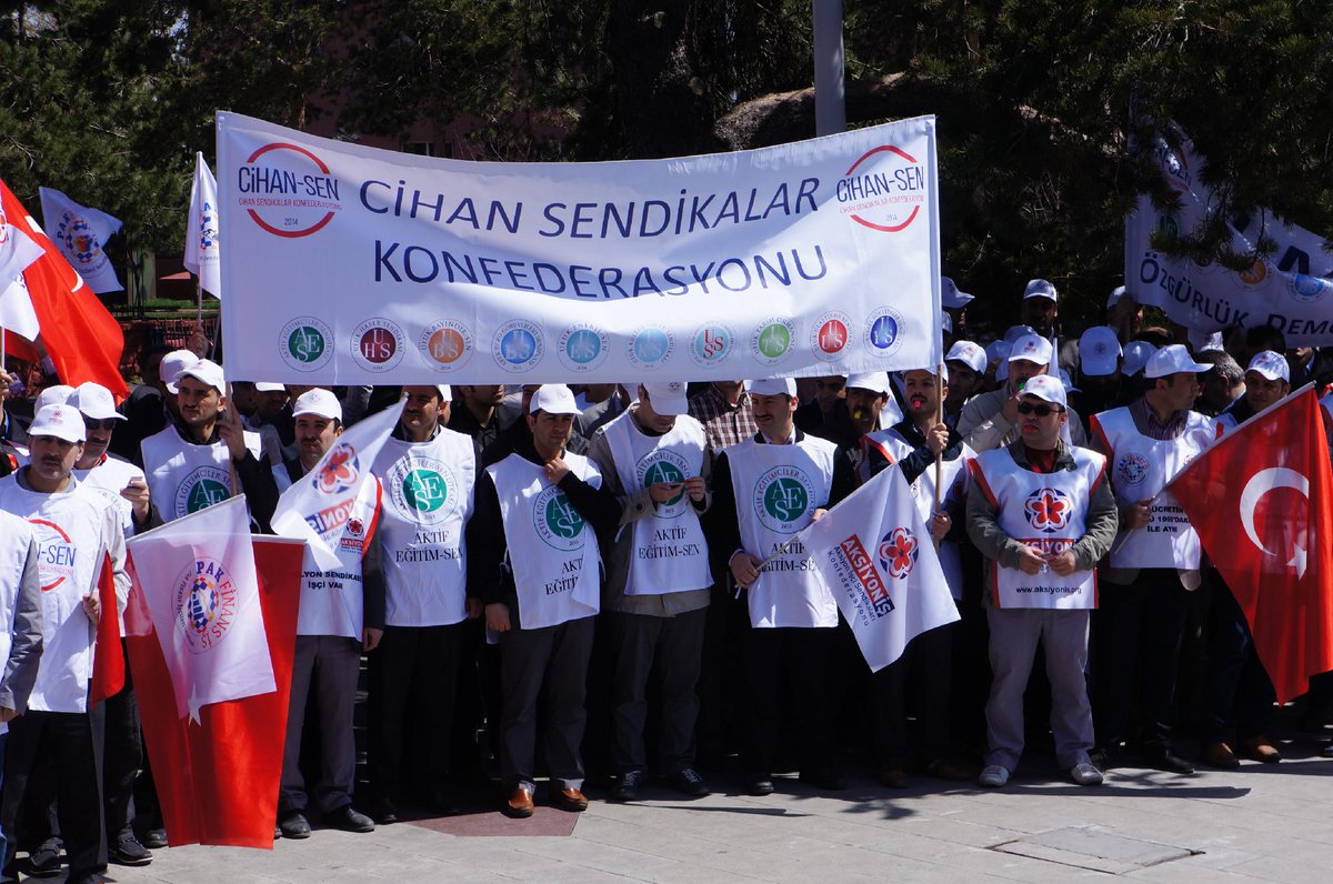 aktifegitim25's tweet photo. Erzurum @Aktifegitimcler olarak 1 Mayısta meydanlardaydık. http://t.co/eLwaw8Dp7m