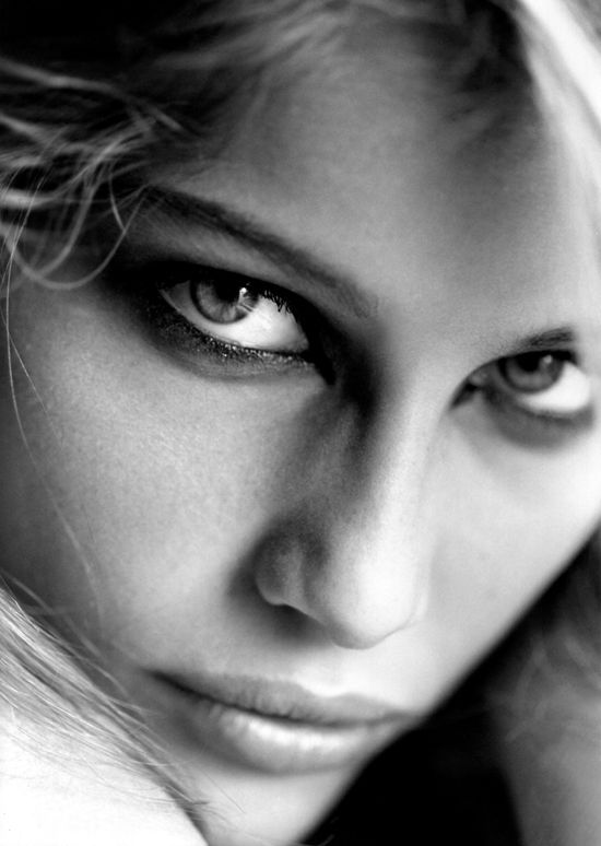 CastaPassion's tweet photo. Laeticia Casta by Antoine Verglas http://t.co/liMFi2nbHz