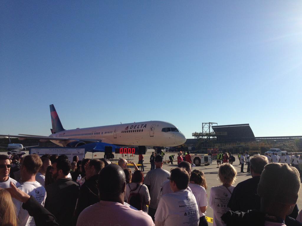 magicofmiles's tweet photo. Relay for life of Delta GO is in full swing. Pull that plane! Go #globalhashtags http://t.co/TB0YUXh7Zr