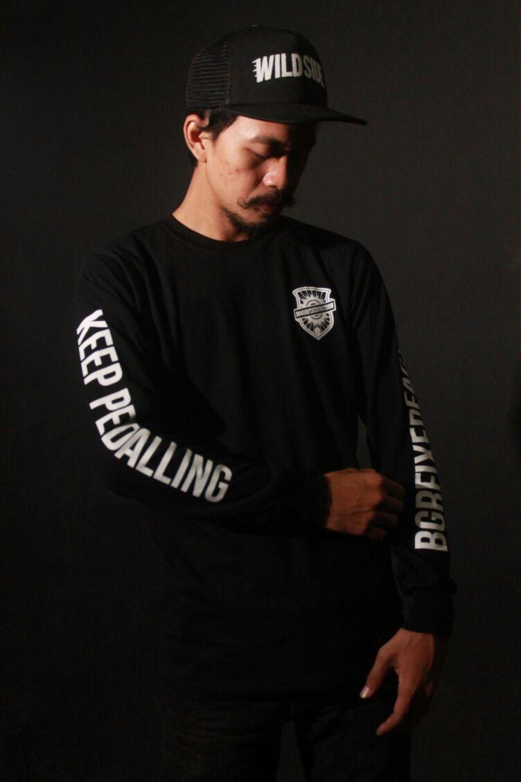 BGRFixedFaction's tweet photo. Belum ada 24 jam di release, longsleeve KEEP PEDALLING collabs #Wildsideclub x #BGRFixedFaction sudah hampir habis! http://t.co/80Hjx8kBm8