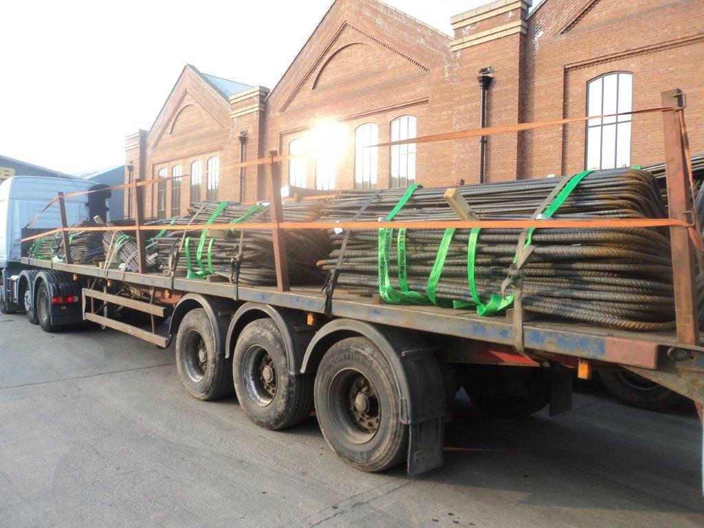 ROM_Ltd's tweet photo. Another pre slung load leaving @ROM_Ltd Sheffield depot on a safety vehicle #SafetyFirst http://t.co/Lwbluwh72T
