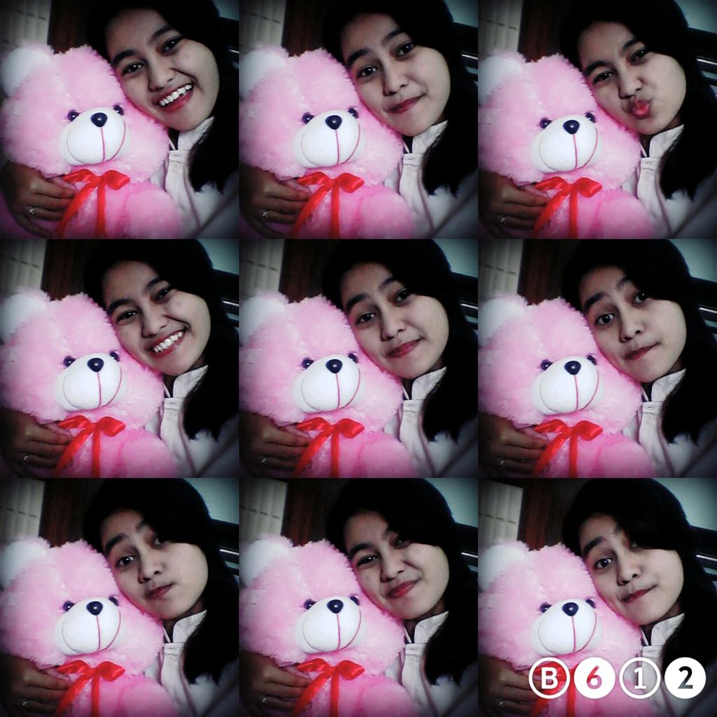 r_pratiwi's tweet photo. aihh,soo sweettt (˘▿˘ʃƪ) "@YeniSulistiani: Bonekanya ngajak selfie bu cantikk :* @r_pratiwi http://t.co/fkXcRK7bTC"