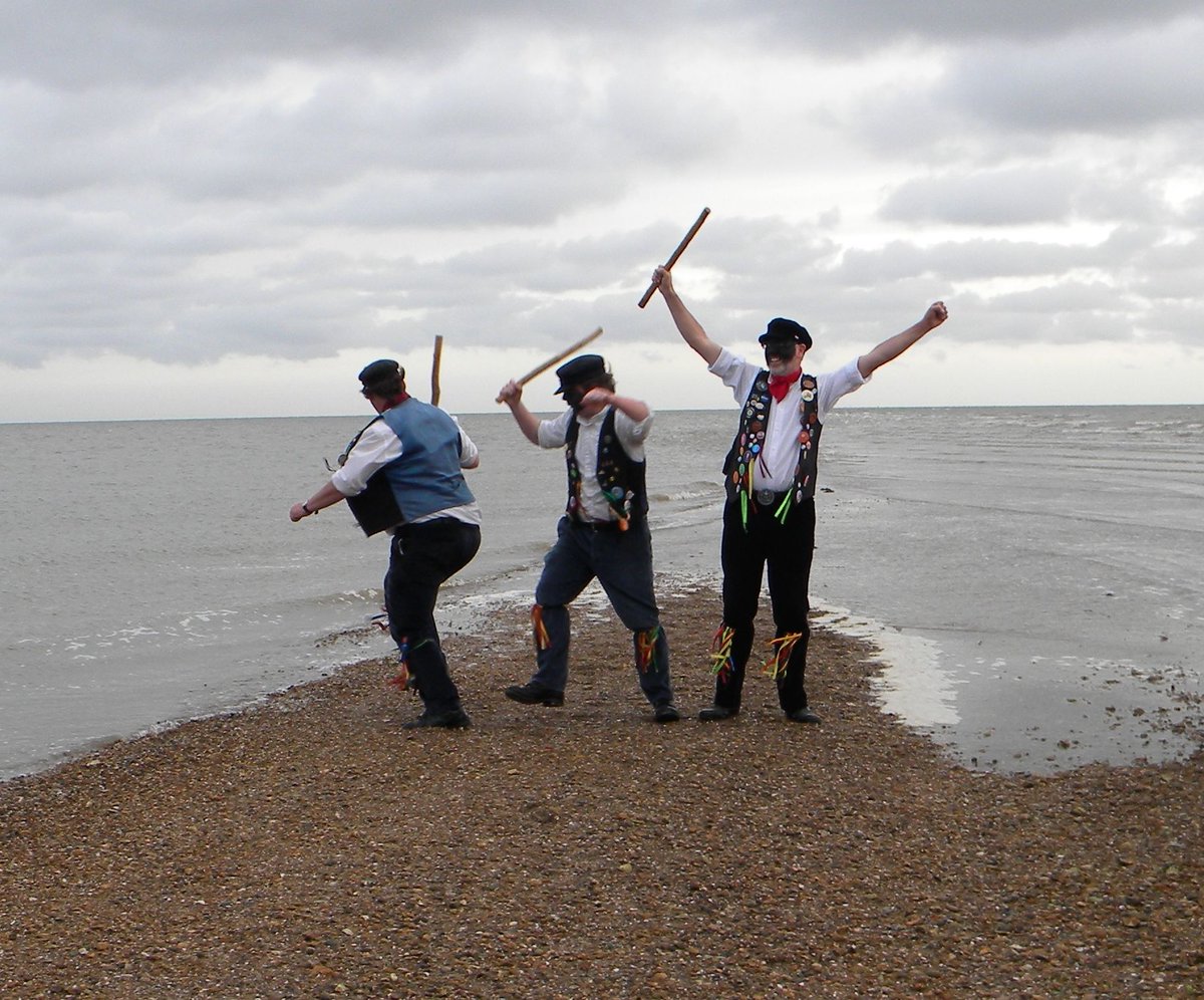 whitstabletail's tweet photo. Happy #May Day: Dead Horse #MorrisMen in #Whitstable dance at #dawn to greet the #summer coming in :-) http://t.co/aLkaAuBPBL