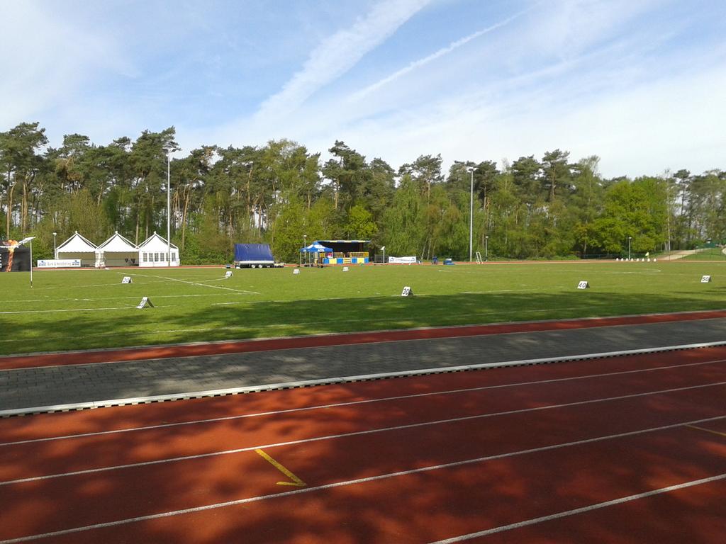 2laps_runner's tweet photo. this track is ready for fast races #bachl #1meimeeting #acherentals http://t.co/oprNEOMeyS