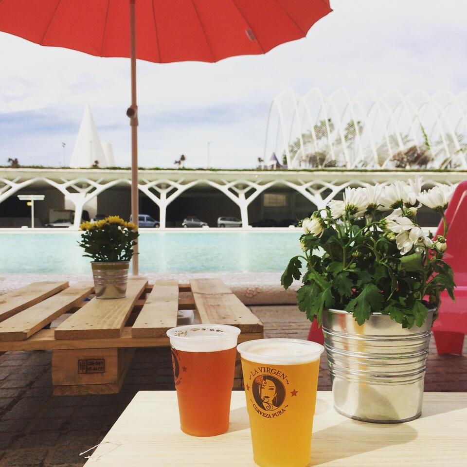 CervezaLaVirgen's tweet photo. Listos para cervecear #Valencia  #nomadamarket #cubalitro de viernes a domingo en la ciudad de las artes y las cienc. http://t.co/BnEl0BWCxr