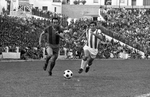 FCBarcelona_cat's tweet photo. Demà, Còrdoba-Barça. Demostra que estàs preparat per al partit responent al #FCBQuiz http://t.co/uoB8kKz8ef http://t.co/1Rt8Cy8rf6