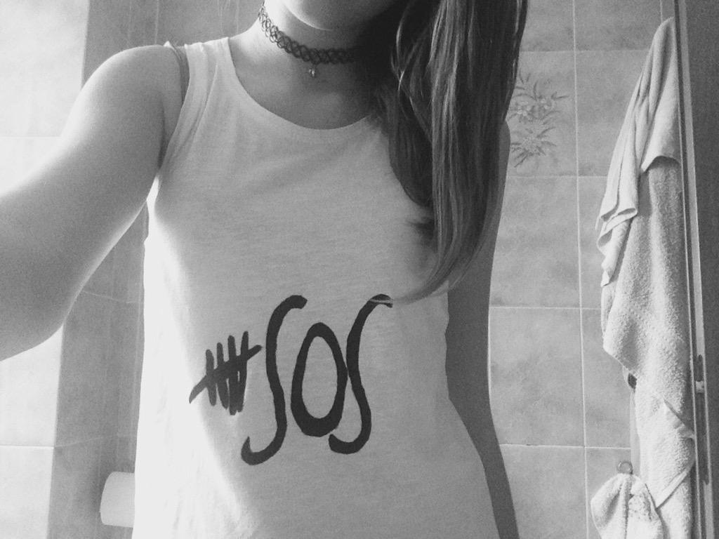 5sosinfinity2's tweet photo. I made this t-shirt for @5SOS' concert💪🏻✨
8 May 2015, Turin, Italy.
EXCITED!!😍🌸 http://t.co/vJuRvtXp59