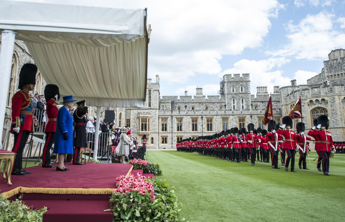 The Welsh Guards were presented with new Colours bit.ly/1zxuPBg by Her Majesty The Queen at Windsor Castle