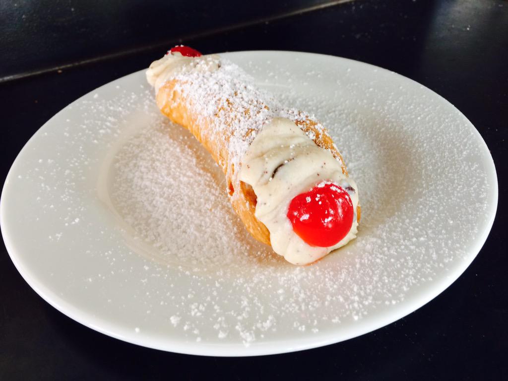 SeicentoAL's tweet photo. @foodbloggerm @tpssblog @Web_Foodblogger @FoodBloggersFr @thefoodblogg @foodbloggerseu #cannolosiciliano http://t.co/99VooVWG9p