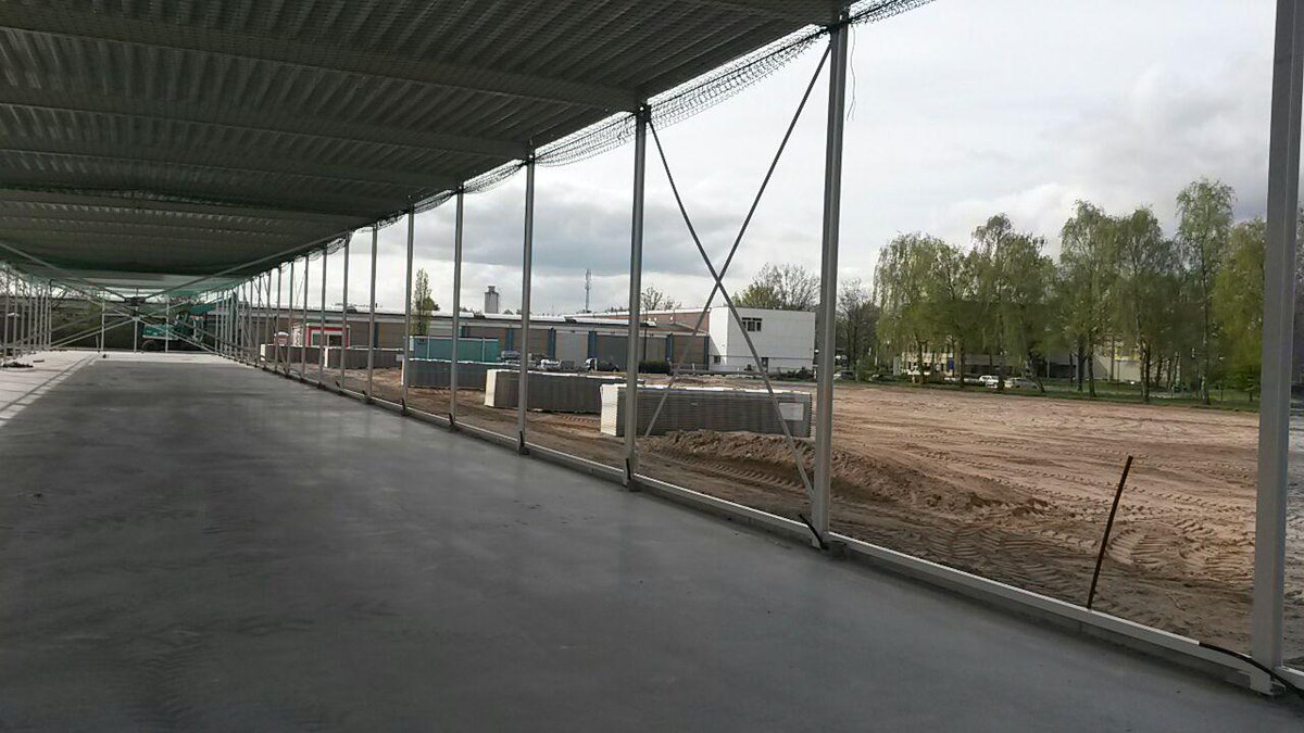 MultiParkSoest's tweet photo. Er wordt hard doorgewerkt. Het dak zit er op! http://t.co/l7wAM3gUjp