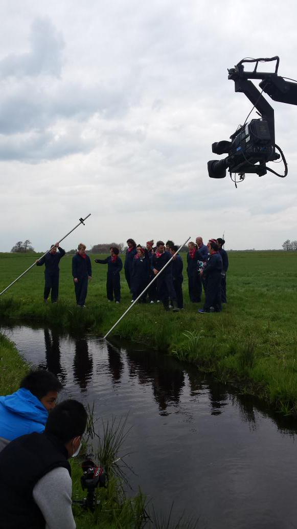 How2BFrisian's tweet photo. “@FrieslandMICE: Alles valt in het niet tijdens een workshop #fierljeppen  #incentive Zelfs @How2BFrisian weet dat. http://t.co/StytWNMR4T”