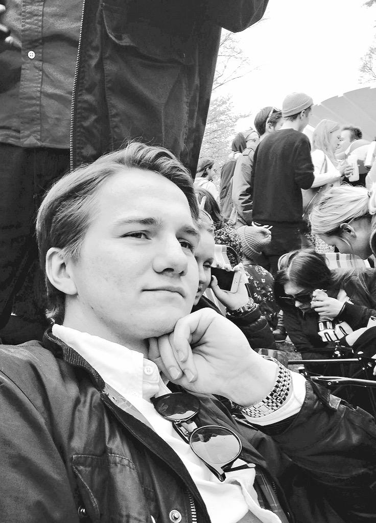 akarlssson's tweet photo. TB när @Louisesavhed smygkräkte lite på Valborg http://t.co/YwvGwaB7Wg
