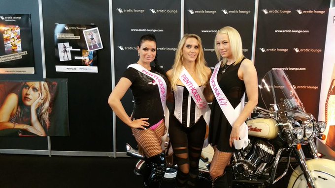 Watch Julia Pink's leaked NSFW photo on TwXstars