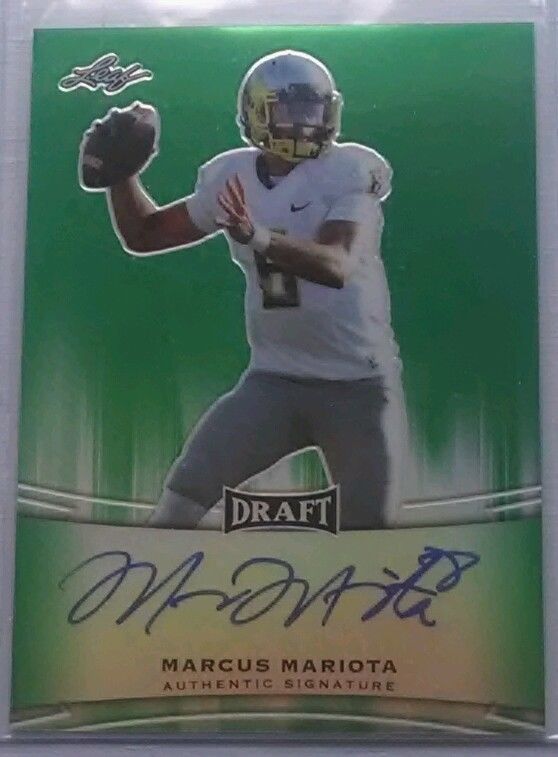 TweetingTheTop's tweet photo. 2015 Leaf Metal Draft Green Marcus Mariota Rc AUTO #05/10 Oregon Ducks $114.5 #Mariota http://t.co/TG0D0ZRUua http://t.co/ZezyLKIach