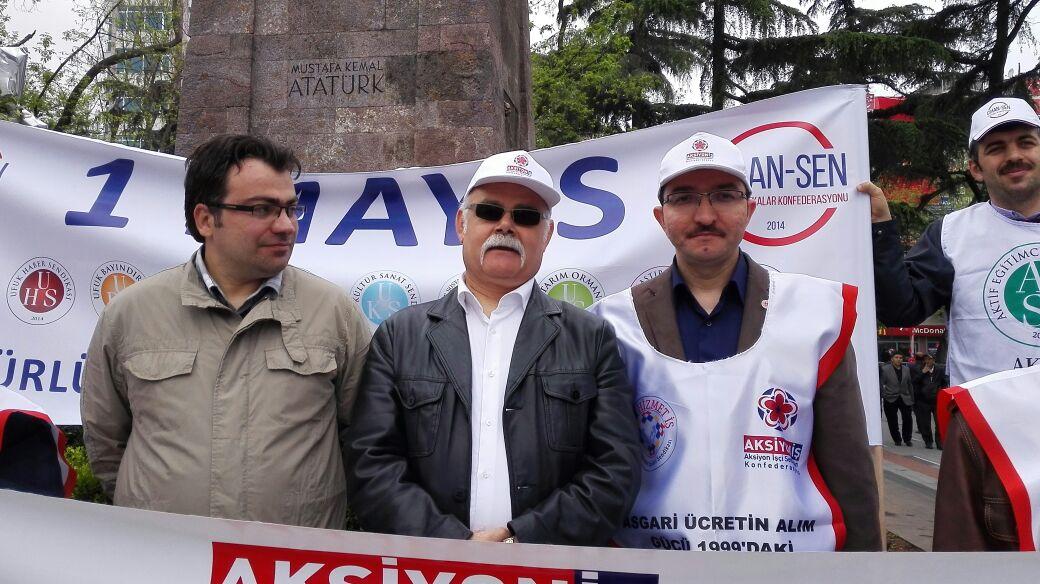 Pakagacis's tweet photo. #1 Mayıs tüm Türkiye'de coşkuyla Emniyet mensupları gözetiminde kutlanıyor http://t.co/o7YiPyQcDX