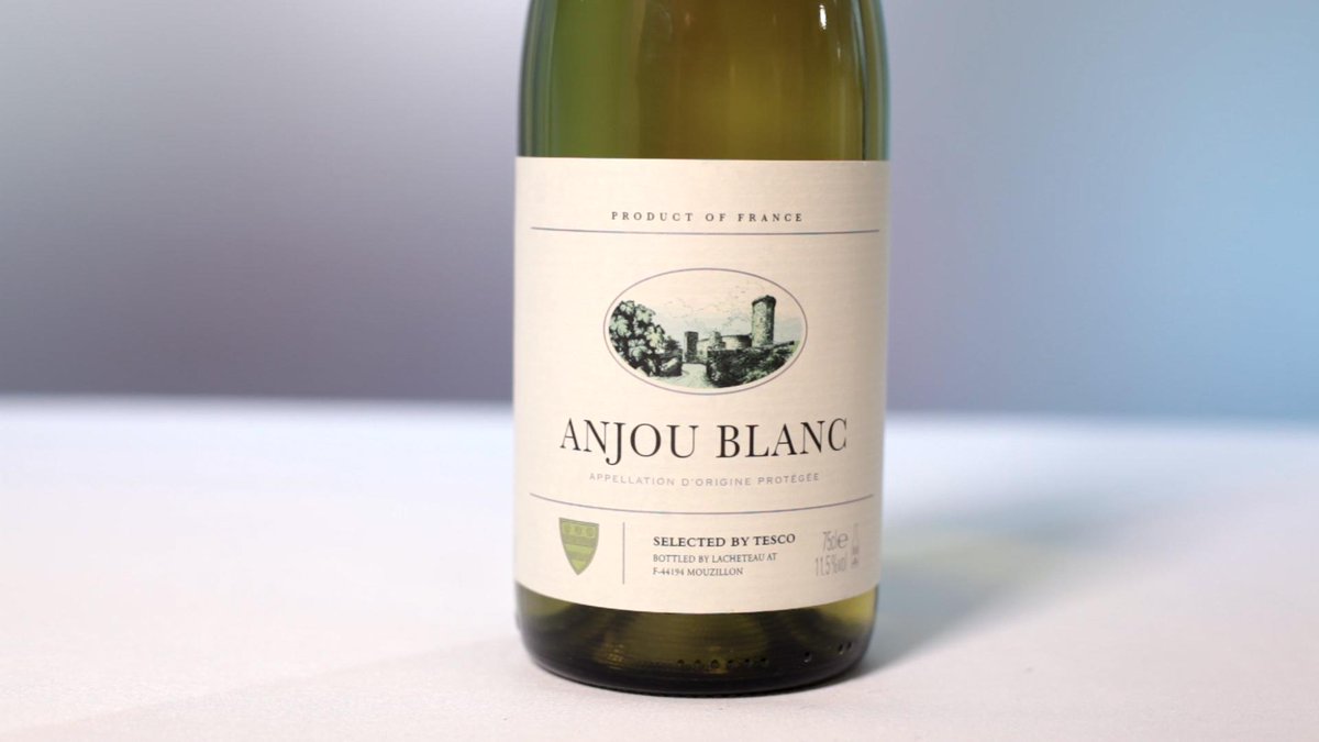 60secwine's tweet photo. @jane_parkinson reviews Anjou Blanc from @TescoWines. Fresh, fruity but not too sweet. http://t.co/AO6vkR1cJN http://t.co/W7A1KQTjI1
