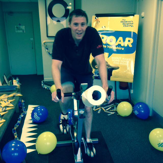 Evolutionprint's tweet photo. A roaring 6.am start today!!! Charity Bike Ride for @SheffChildrens #ROARdeYorkshire #MakeitBetter #174k #KeepitReal http://t.co/jYlGvKwlBg