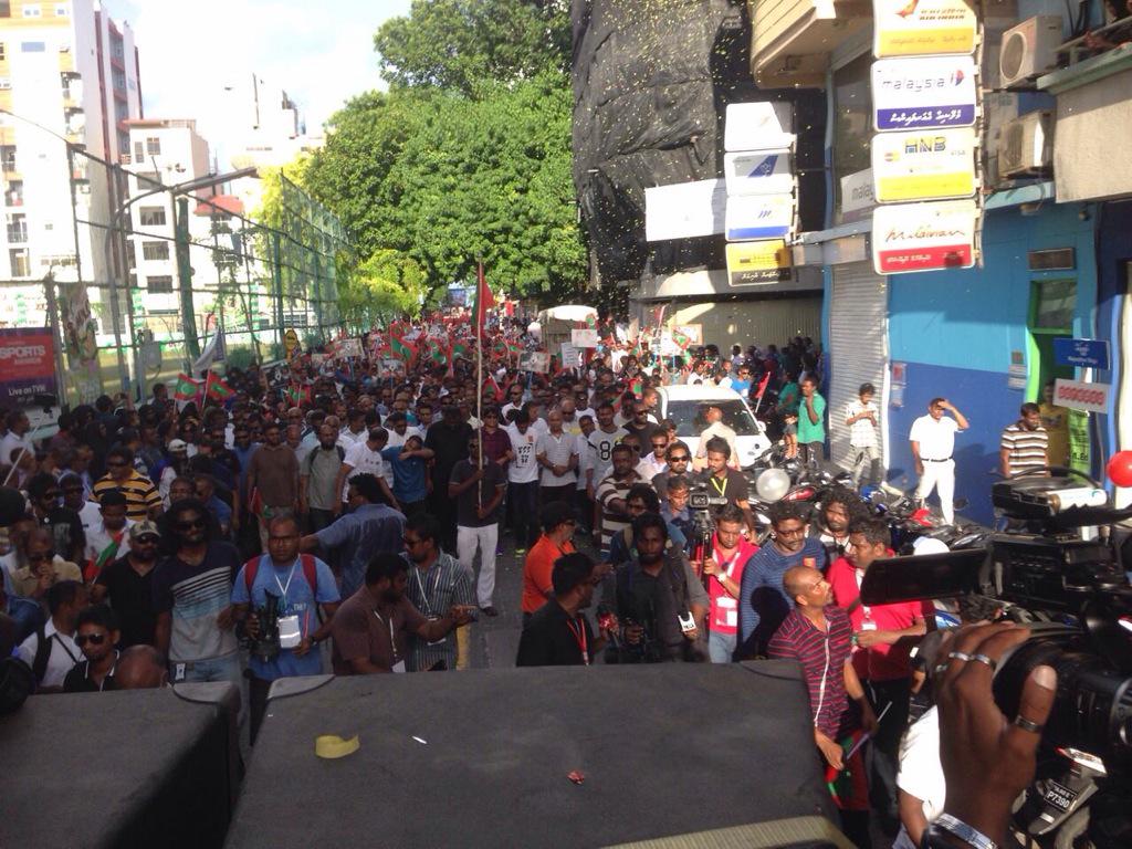 Dr. Afrasheem ge maruge fahathuga vanee Adeeb adhi CP Hussein Waheed: <a href="/ShimranAb/">Imran Abdulla</a> #EkehFaheh15