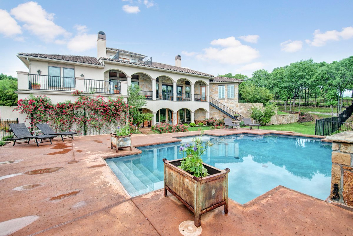 CribShots's tweet photo. Shot a really cool home the other day. Love the pool area. Could you hang out here? #DFW #realestate http://t.co/ovBL1upfyb