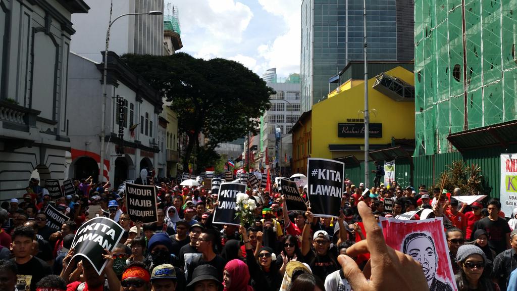 niknazmi's tweet photo. Dari #Sogo #KitaLawanGST #KitaLawan #GST http://t.co/of9s740tF5