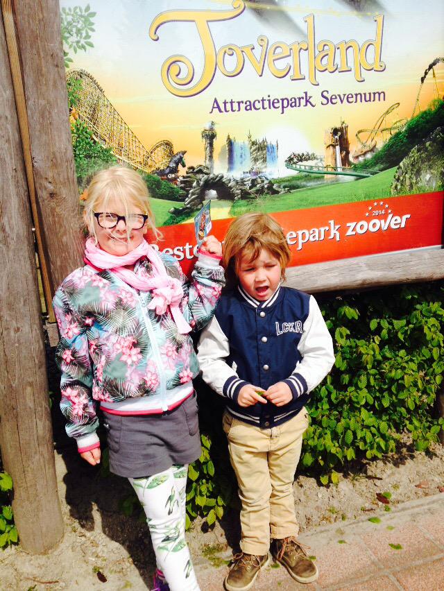 Het geld dat we uitsparen door een gratis kaartje #toverland gaat naar #nepal #giro555