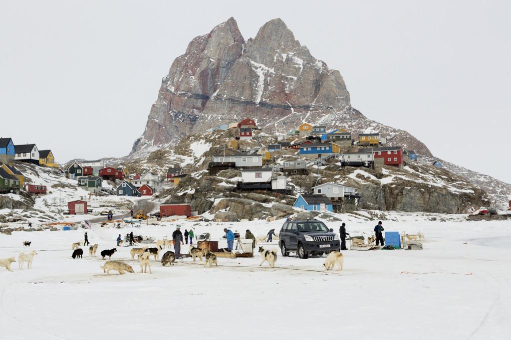 snowyoun's tweet photo. The Shrinking Community Living on the Icy Edge of the Earth http://t.co/VjqOzUMPms via @WIRED http://t.co/mbs6ctgUNK