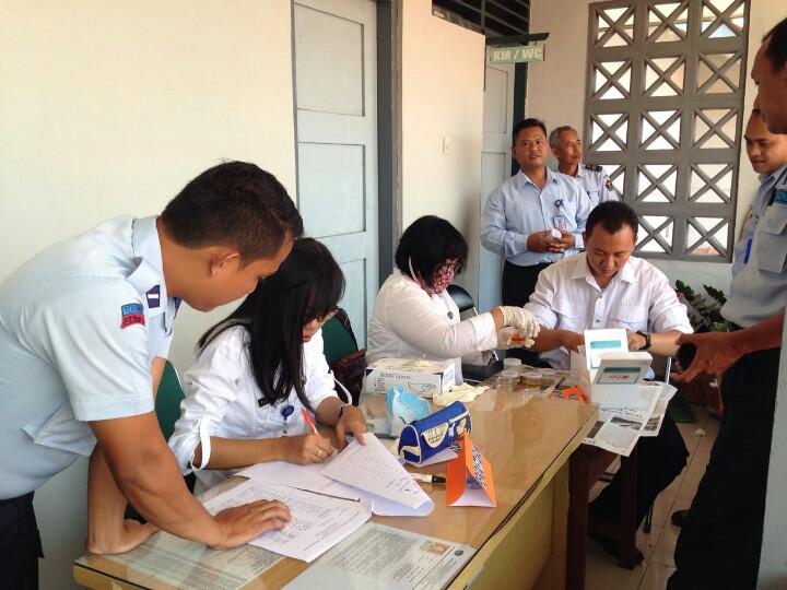 BNNK_Batang's tweet photo. Sidak tes urin di Rutan Pekalongan http://t.co/nVzDZ5Lho3