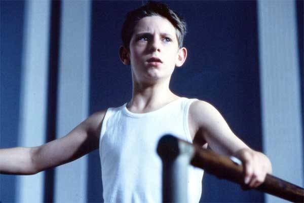 1980년대 영국을 배경으로 아름다운 발레와 광부들의 파업이라는 이질적인 소재를 감동적으로 녹여낸 영화 <빌리 엘리어트>가 5/2(토) 밤11시 5분에...