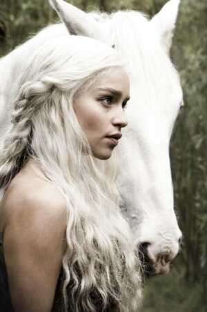 Also ITS OUR KHALEESI\S BIRTHDAYYYY HAPPY BIRTHDAY EMILIA CLARKE  MOTHER OF DRAGONS 
