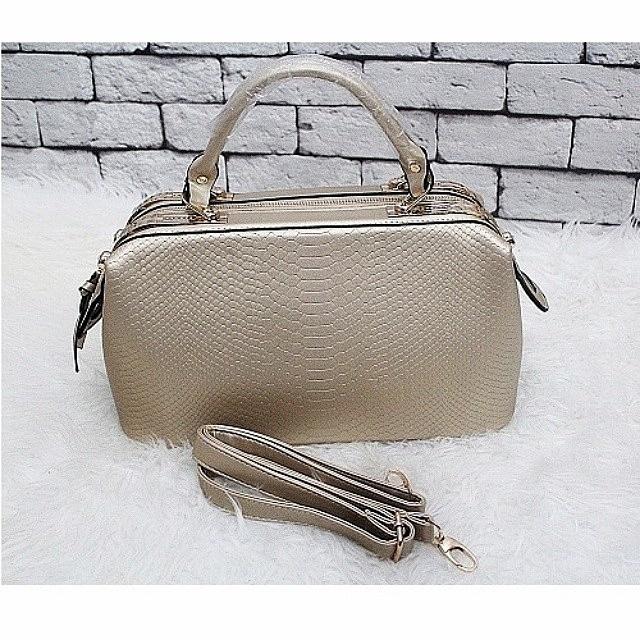 MariceAna's tweet photo. H988 Harga Rp 245.000
GOLD
Bahan PU 20 x 38cm http://t.co/RrX9Rz5Gto