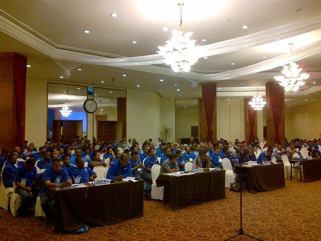 DppGamki's tweet photo. Persidangan Kongres X GAMKI dimulai hari ini, Manado, 1 Mei 2015 - diawali dgn Roll Call &amp; hujan interupsi yg dinamis http://t.co/8bHrASSyEt