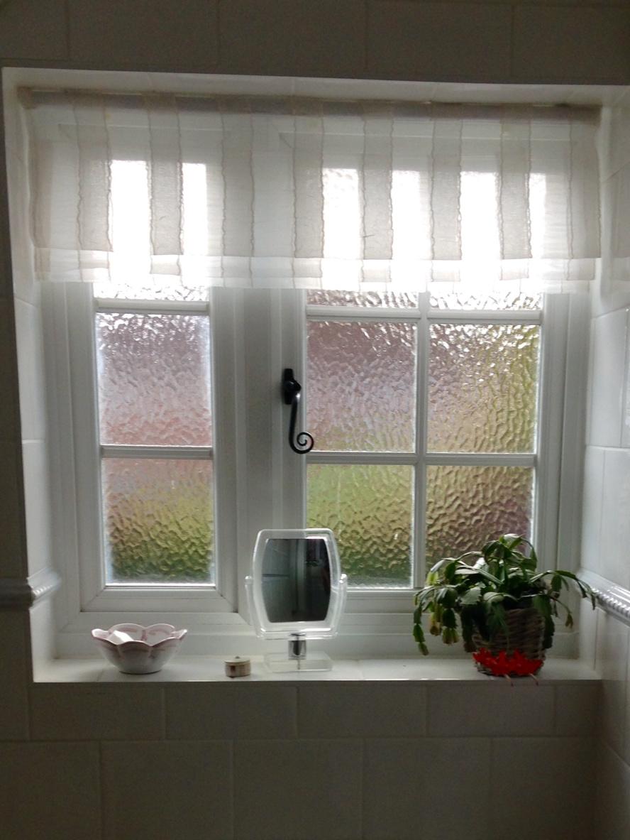JuneWatmore's tweet image. Unlined voile Roman blind for a bathroom. #interiors #soft furnishings #hampton