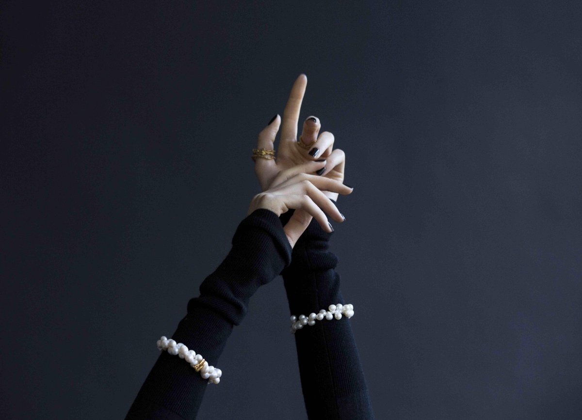 Our Twisted Take on Pearls #pearls #gold #alighierijewellery // Styled with oversized #acnestudios