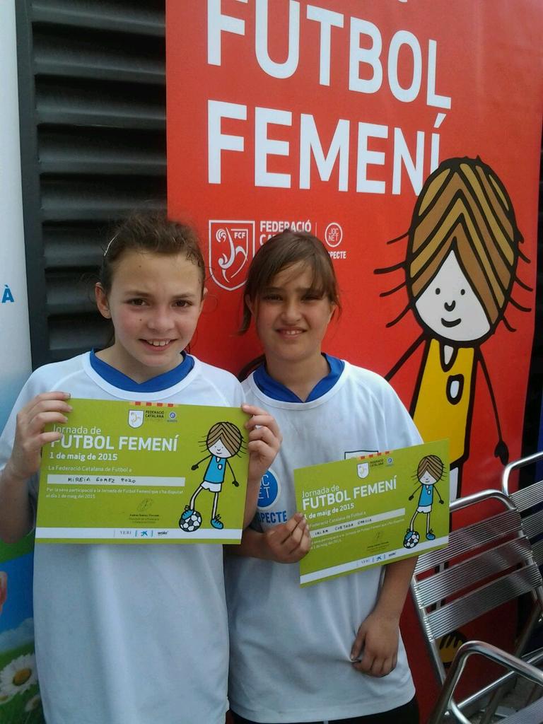 uesantildefons's tweet photo. Nuestras jugadoras Mireia Gómez e Iriam Cortada en las 3es Jornades de Futbol Femení organizadas por @FCF_CAT http://t.co/TyRJgTJzQb