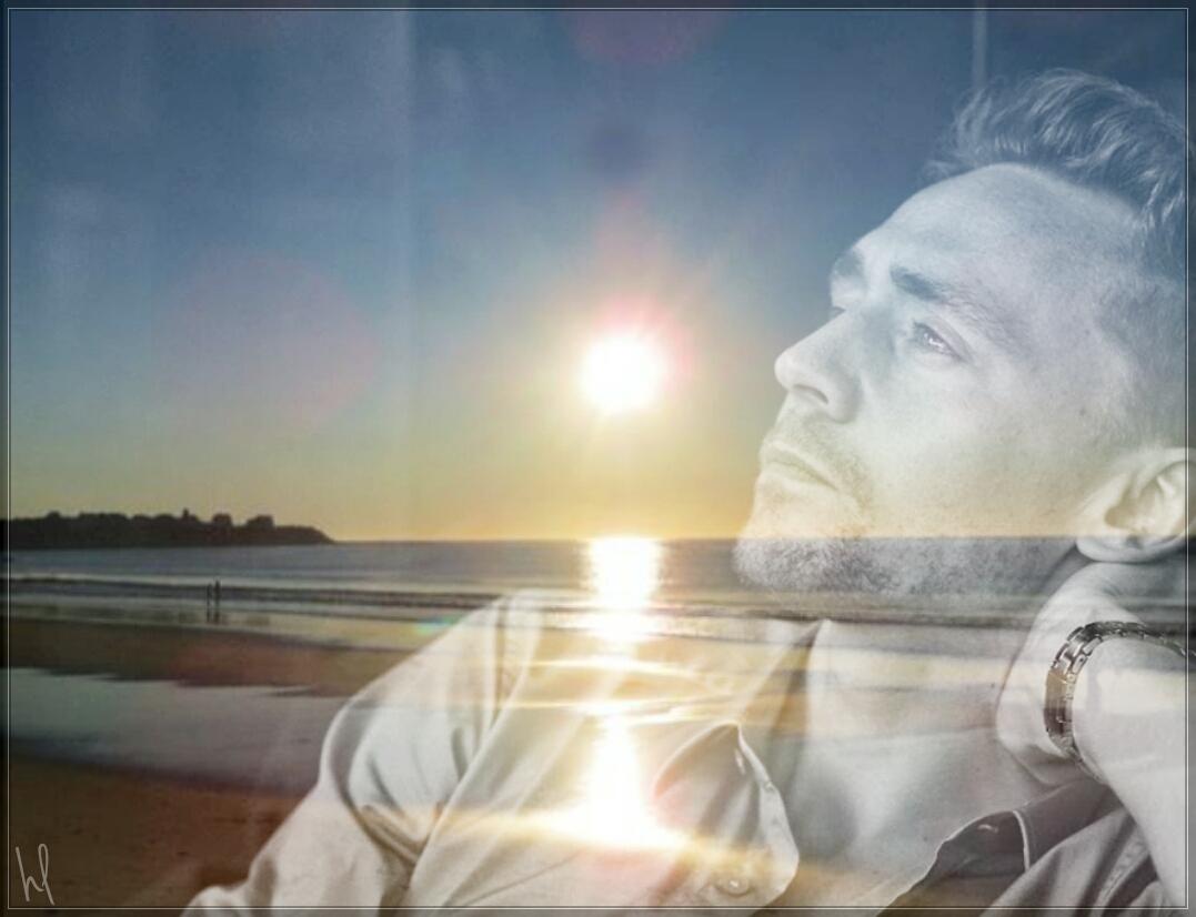 HiddlestonLuvr's tweet photo. Sorry for no #TomHiddleston night cap yesterday. How about a sunrise pick me up? ☕🍳🍌🍓🌞 Have A Great Day! #PiperEdit http://t.co/7bO8nU67Pf