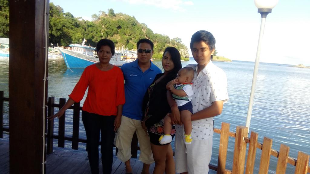 TesalonikaVB_'s tweet photo. Aft batu nona resort with keluarga besar :* :D @aRdhiiLawRentie http://t.co/752GZuUVoP