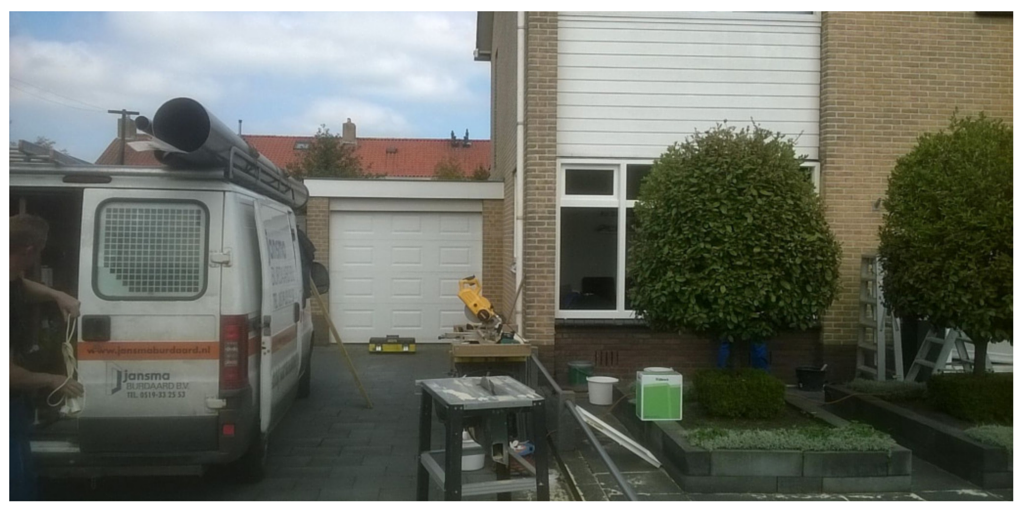 Houten kozijnen vervangen voor #kunststof #kozijnen bij deze jaren 70-80 woning in Joure. #duurzaam #onderhoudsarm