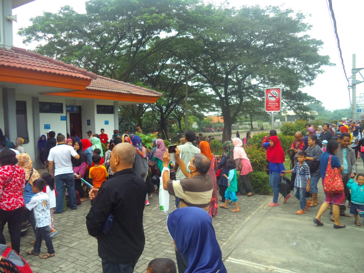 [Image: CD6t6-sVEAAGD7T.jpg]