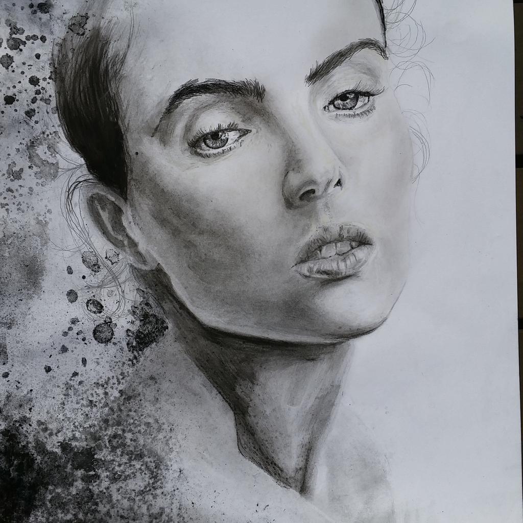marcolivers's tweet photo. Enjoying the weekend ^_^ #dailyexercises #drawing #sketching #portrait #art #marcoliver #kunst #fineart http://t.co/GKEFZSy9Rt
