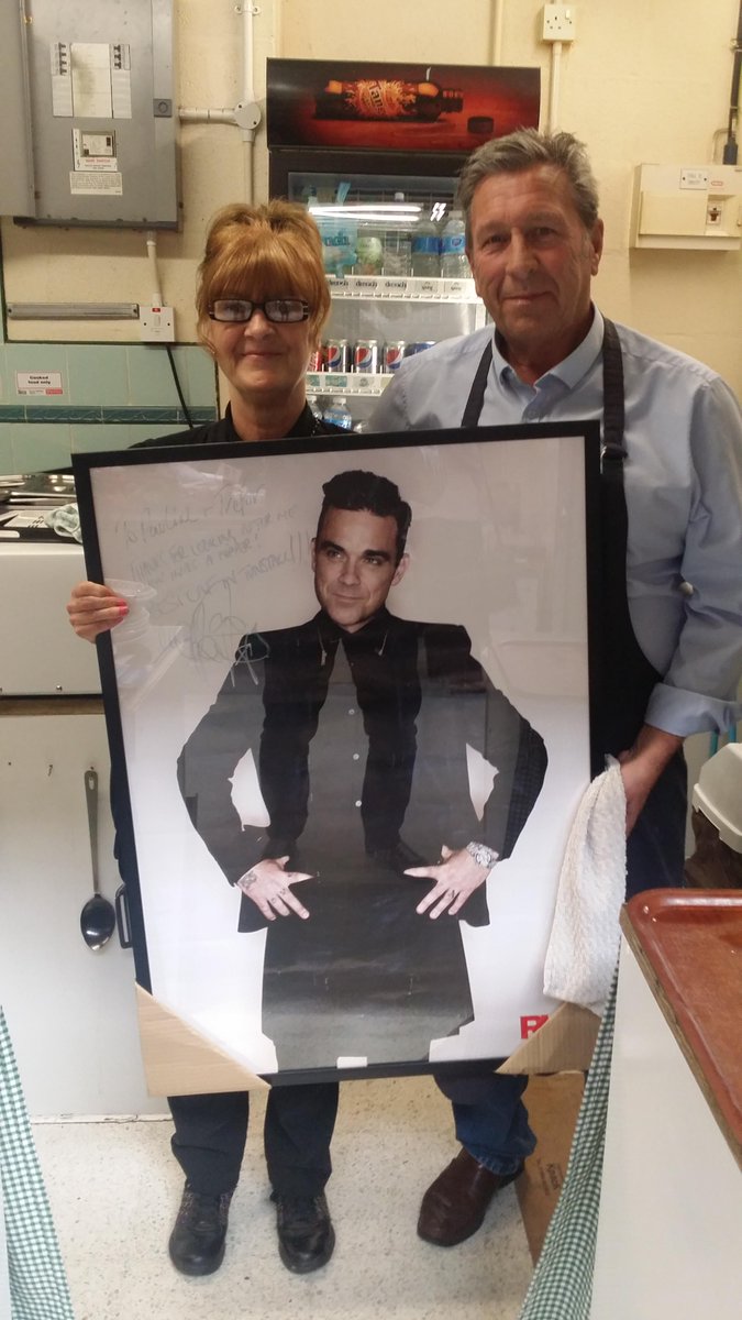 robbiewilliams's tweet photo. If I can make it there I’ll make it anywhere, I'm up In Tunstall market cafe...do do do de do do…x http://t.co/c4EWtojVfB