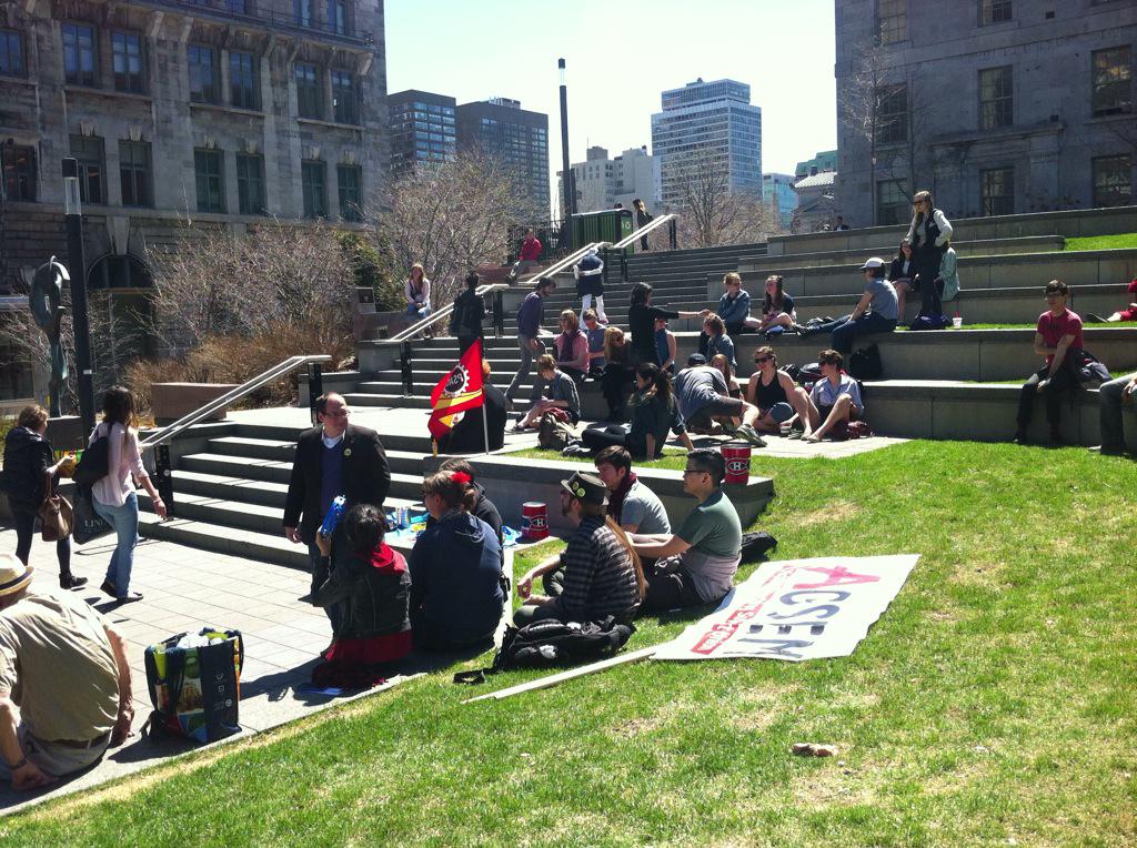 EWAC_Toronto's tweet photo. Solidarity in Montreal at #mcgill for @AGSEM_AEEDEM #MayDay #MayDay2015 http://t.co/yPYyRl6nvV