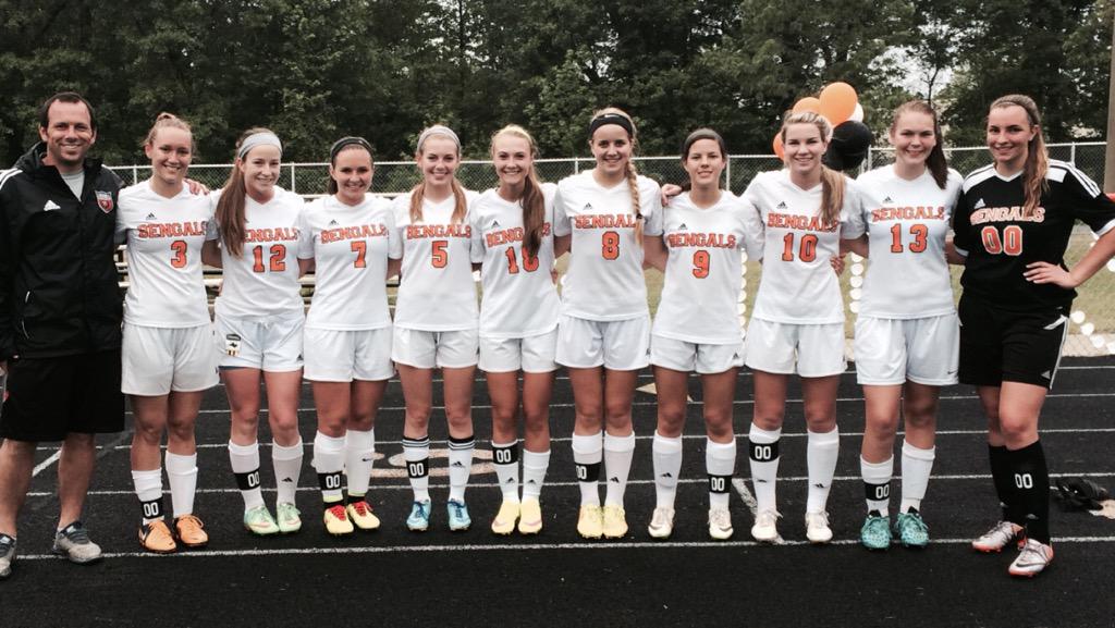 MattHelmsMemSoc's tweet photo. @FVHS_WSoccer #SeniorNight Congrats on a great season so far and thank you for the #love &amp; #support for #MattHelms00 http://t.co/yc9nrZLAqZ