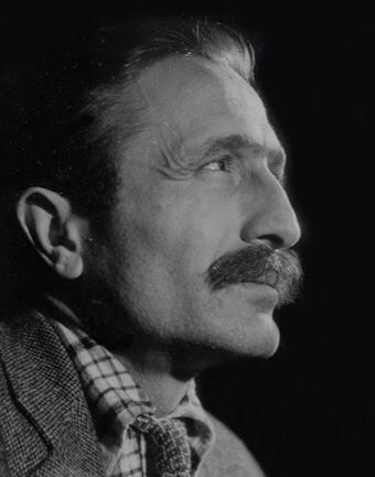 Kitapcumlelerii's tweet photo. Boşuna yorulma gönül. Sadece sevmek yetmiyor.

Özdemir Asaf http://t.co/elYCUxfuwj