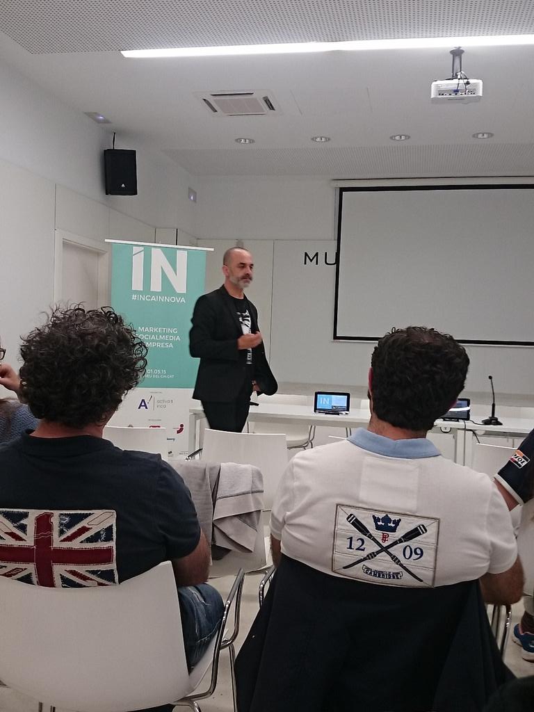 sandrallabres's tweet photo. Cierra el turno de ponencias @ARNAURAYO explicando su decisión de emprender en plena crisis, ahora en #IncaInnova http://t.co/DQWb9GFBoA