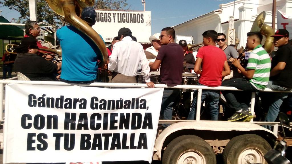 Samvalor's tweet photo. En Navojoa: Gándara gandalla con Hacienda es tu batalla .. Repácatelas!! http://t.co/SOubNJWlt3