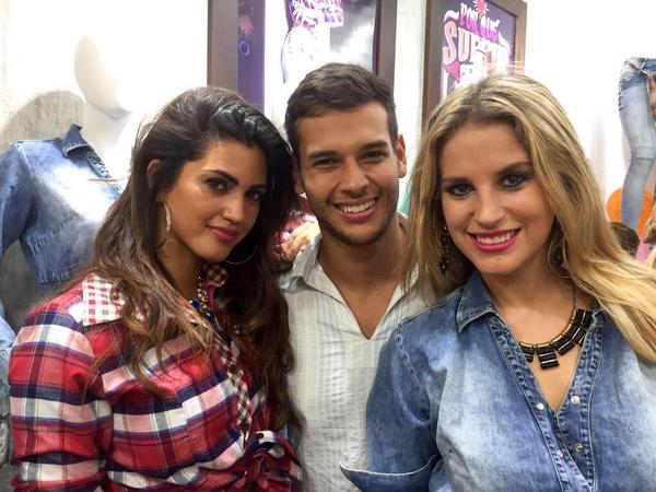 BonelliAle_'s tweet photo. En la inaguracion de @Sheyla_RojasR con @BruRochaOf y la bellisima @AndreaFerreyro los quiero ✌ http://t.co/t75gNnYI2B