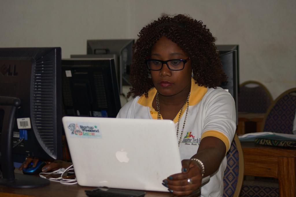 jjiguenetech's tweet photo. #GirlsCodingCamp #Thiès @ImagiNAfrika @Binta_Coudy @NdeyAwa @Awa_Caba @mjamme http://t.co/ZayYTsKdUj