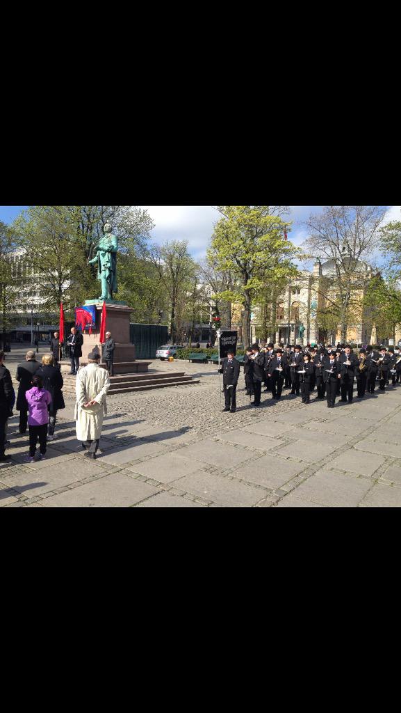 OppsalJanitsjar's tweet photo. #oppsaljanitsjar takker for en strålende #1mai2015 ,fantastisk innsats, godt humør og spilleglede! #allesnakkerkorps http://t.co/LLE4IQoIjN