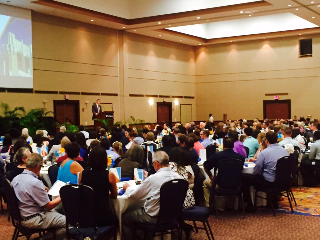 DM_UrFuturePrez's tweet image. Celebrating our @UF SPHE Gator Graduates! Bitter sweet moments. Bitter sweet memories. @ufhousing #ProudPro #GoG8ors