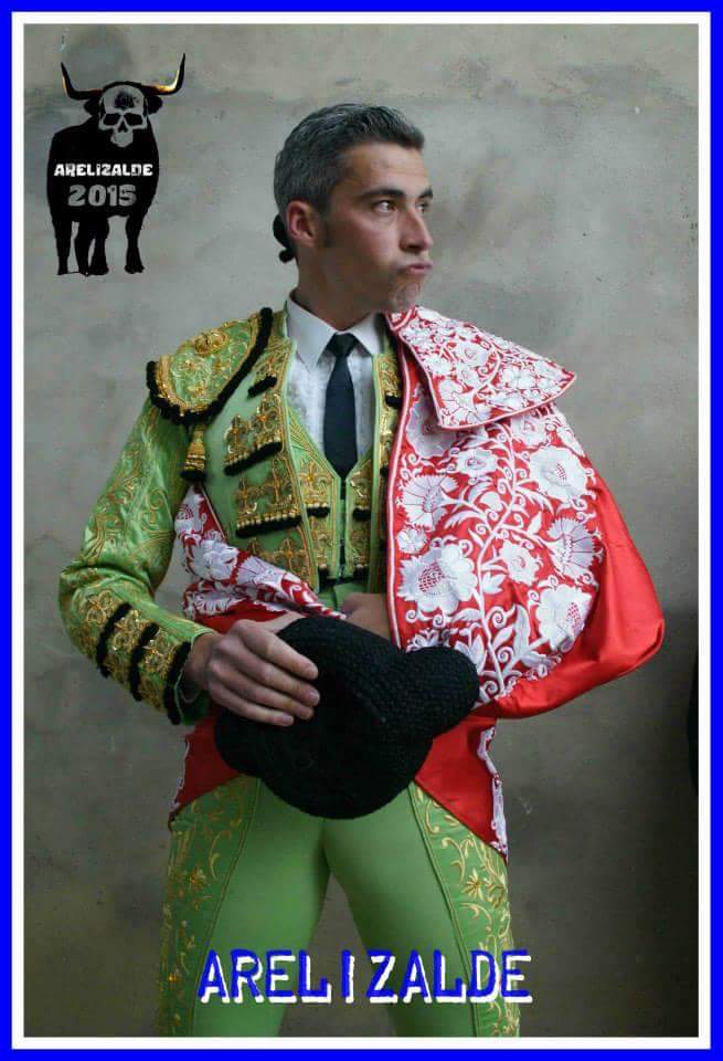 FanClubMarcoAnt's tweet photo. Que gusto ver a @_MARCOAGOMEZ_  de luces, así, como se merece... Y mañana repite en Ampuero!! ¿¡Te lo vas a perder!? http://t.co/YrYOTq654w